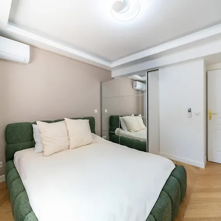 Apartment Cozystay 1807 - Peaceful 3-bedroom Heart Of *